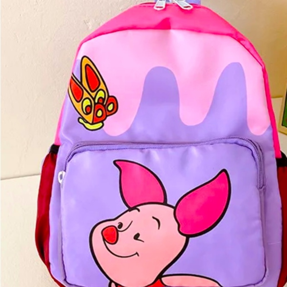 Piglet 12inch Kid’s
Deluxe Oversize Print Day backpack.
